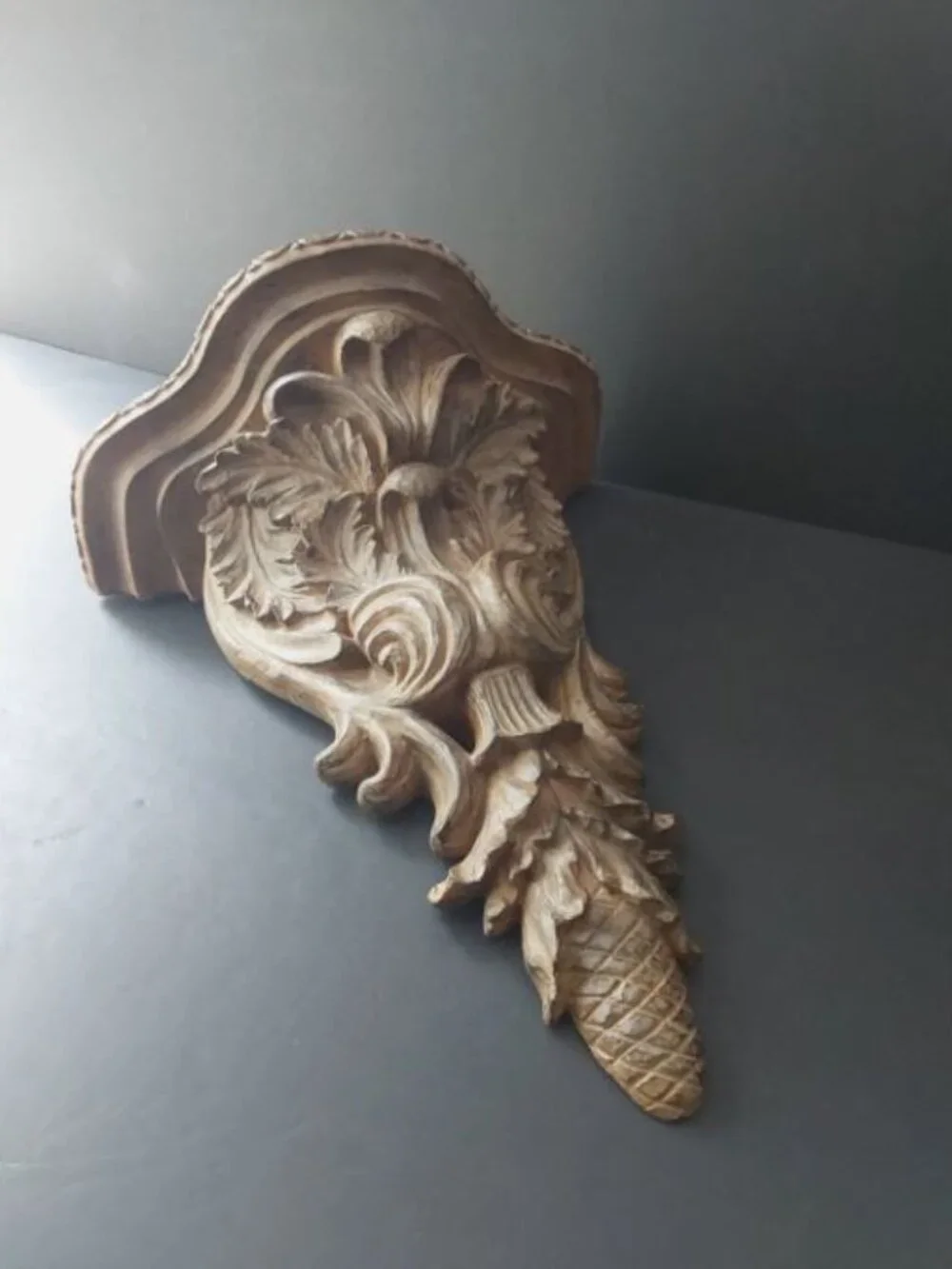 Acanthus Leaf Resin Wall Shelve 18